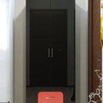 raspashnoy-shkaf-mebelef-8-cherno-krasnyy